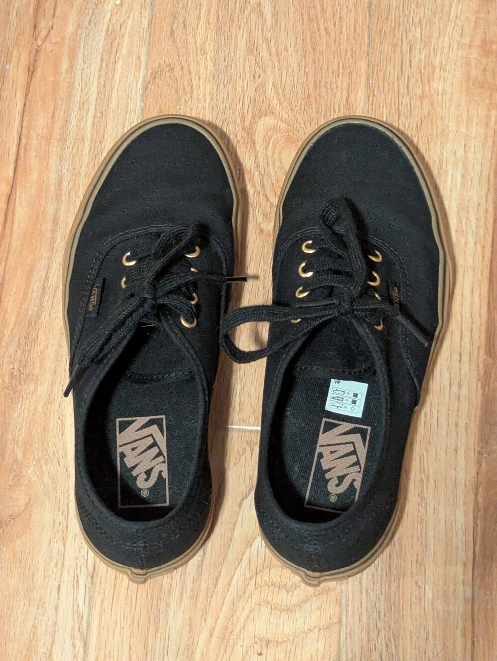 Vans Unisex Black Canvas Low-Top Sneakers with Gum Outsole - Picture 2 of 4